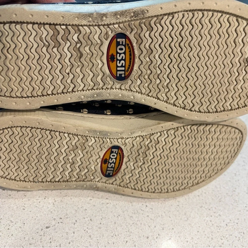 Fossil Navy Canvas Sneakers with Beige Accents, Size 8